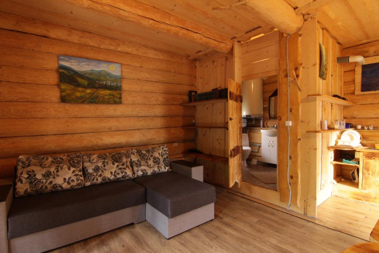 Bungalow In Mauntains With Chan Near The Forest スラブスク エクステリア 写真
